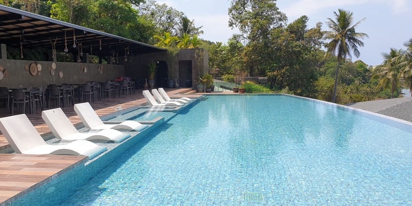 bhuvarin resort pool