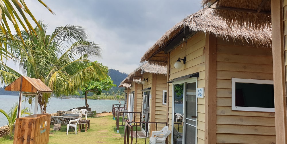 seafront bungalow resort restaurant west koh-chang