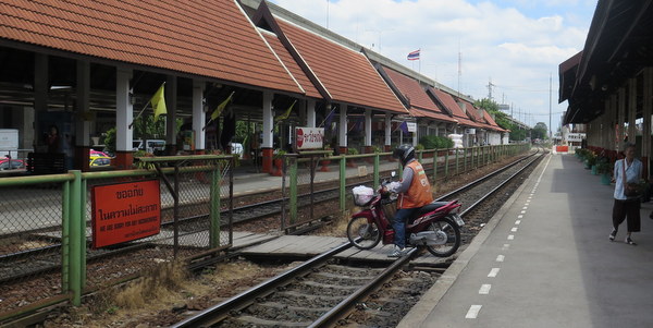 don mueang airport bangkok thailand railway station