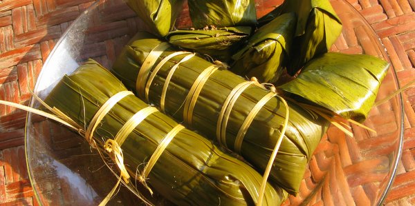 desserts wrappaed in banana leaves