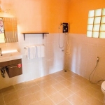 homestay-cafe-sale-koh-chang-appartment-1st-floor-bathroom-1
