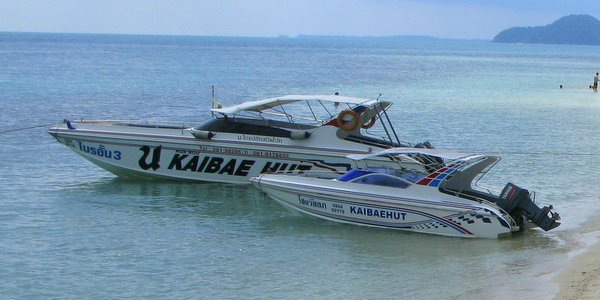 island-hopping-koh-chang-kaibae-hut-speedboat