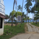 koh-chang-cruise-ship-bang-bao-beach-sign