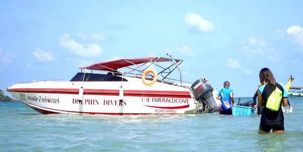 speedboat divers dolphin divers koh chang