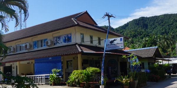 shop front koh chang divers bang bao koh chang