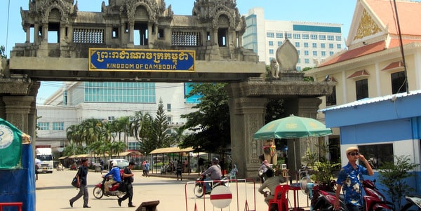 border crossing poipet to cambodia