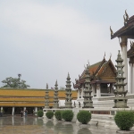 wat-suthat-bangkok-temple-exterior