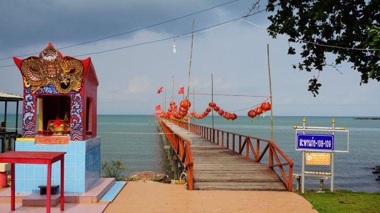 pier chinese temple koh chang