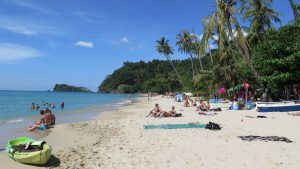 tourists koh chang beaches